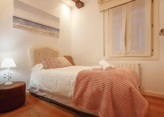 Centro Del Casco Viejo Origenes Y Tradicion * Bilbao